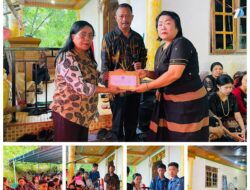 SMK Kristen Makale Beri Donasi Kepada Korban Tanah Longsor di Palangka