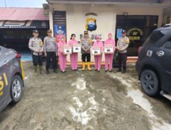 Bentuk kepedulian, Kapolsek Bone-Bone Salurkan Bantuan Korban Banjir di 2 Desa