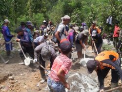 PEMBANGUNAN JALAN PENGHUBUNG ANTARA DESA LEDAN DENGAN KECAMATAN BARAKA DAN KECAMATAN BUNGIN DENGAN SWADAYA MASYARAKAT