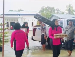Pastikan aman dan lancar sat lantas polres Luwu utara kawal di distribusi bansos Ketua Bhayangkari Luwu utara