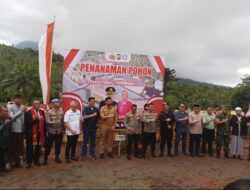 Hadiri Upacara HUT Kabupaten Lutim Kapolda Sulsel ikut Tanam Pohon
