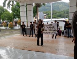 ALUN ALUN DAN REST AREA KECAMATAN MAIWA TIDAK TERAWAT, HPMM DEMO DI KANTOR DPRD KAB.ENREKANG
