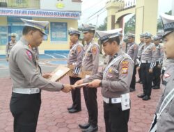 Kasat Lantas Polres Luwu Utara Berikan Penghargaan untuk Personel Berprestasi