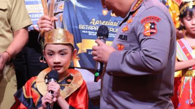 Kapolri dan Ketua Bhayangkari Sapa Dua Anak Pemenang Lomba Setapak Perubahan