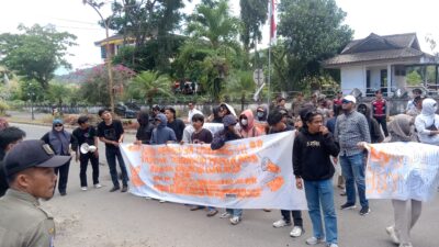 Aliansi Mahasiswa Enrekang tanggapi respon pemda dimedia dan membantah dugaan adanya kepentingan politik dalam aksinya