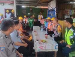 Duduk Bersama Dengan Kalangan Sopir Mobil Tangki, Kasat Lantas Polres Parepare Sampaikan Pesan Keselamatan Ops Zebra Pallawa