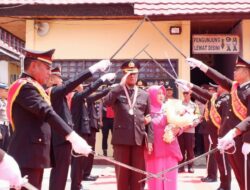 *Upacara Tradisi Wisuda Pelepasan Purna Bhakti Personel Polres Tana Toraja*