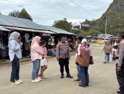Bhabinkamtibmas Polsek Makale Imbau Keamanan Jelang Natal dan Tahun Baru di Kawasan Wisata Buntu Burake