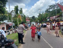 *Cooling System Pasca Pilkada, Bhabinkamtibmas dan Kapolsek Sangalla Tekankan Pesan Kamtibmas*