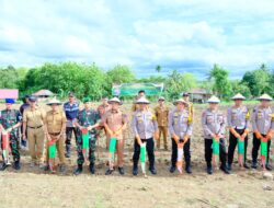 *Kapolda Sulsel Tinjau Lahan Produktif dan Tanam Bibit Jagung di Desa Bolli Kab. Bone*