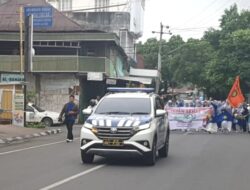 Pelayanan Kepolisian, Satlantas Berikan Pengamanan dan Pengaturan Jalur pada Kegiatan Jalan Santai Klinik Utama Aisyiyah Sitti Khadijah