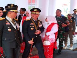 Kapolda Sulsel Hadiri Upacara Pengibaran Duplikat Bendera Merah Putih HUT ke-80 RI di Rujab Gubernur Sulsel