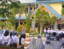 Wakapolres Luwu Utara Jadi Pembina Upacara di SMA Negeri 8, Tekankan Pentingnya Menjauhi Narkoba dan Kekerasan