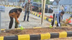 Taruna Ikrar Kepala BPOM RI Tanam Pohon dan Kunjungi Instalasi Farmasi Rumah Sakit Hermina Makassar