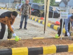 Taruna Ikrar Kepala BPOM RI Tanam Pohon dan Kunjungi Instalasi Farmasi Rumah Sakit Hermina Makassar