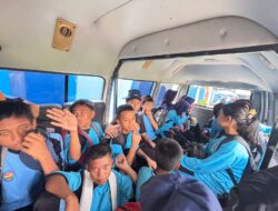 Peduli Keselamatan Pelajar, Polsek Bone-Bone Jemput Puluhan Siswa SMPN 1 Bone-Bone Pulang Sekolah