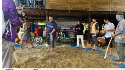 Tim Kosabangsa UNIMEN Latih Petani dan Remaja Desa Kadingeh Kembangkan Trichokompos Ramah Lingkungan
