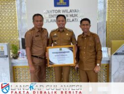 Komitmen Hadirkan Akses Hukum, Bupati Enrekang Diganjar Penghargaan Menkumham