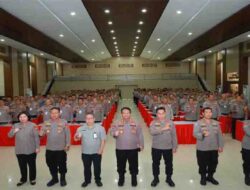 Dirbinmas Launching Aplikasi Mabbulo Sibatang Di Hadapan Kasat Binmas Dan Bhabinkamtibmas Jajaran Polda Sulsel