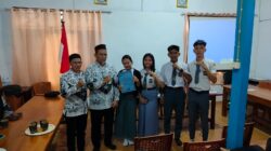 Bikin haru siswa galang donasi untuk guru rasnal dan muis yang ditimpa PTDH