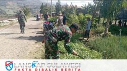 Gotong Royong di Balla, Babinsa dan Warga Bersihkan Jalan dan Selokan